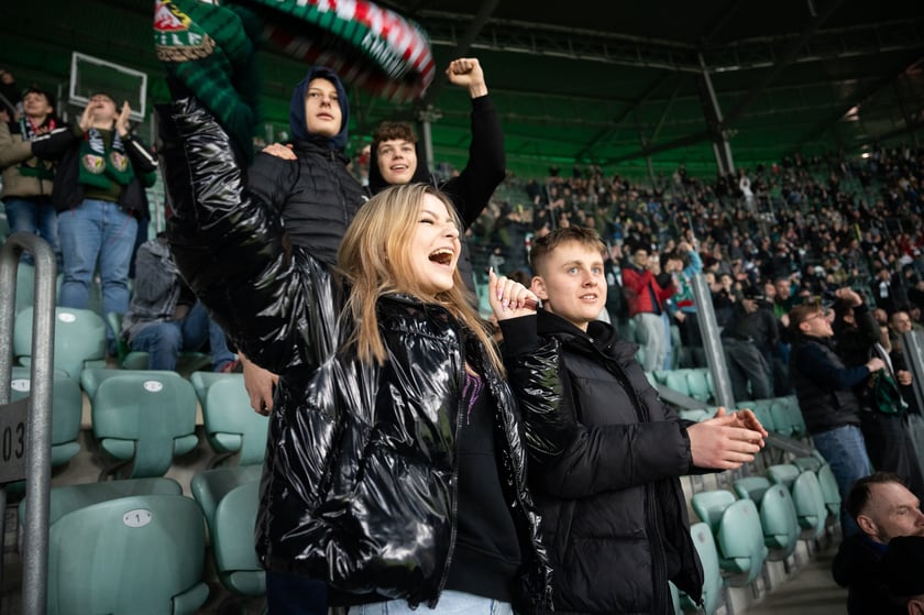 Kibice na meczu Śląska z Widzewem (2 marca 2024) na Tarczyński Arenie